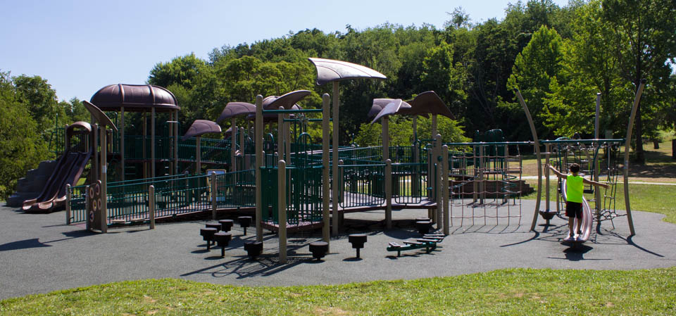 deer lakes park playground