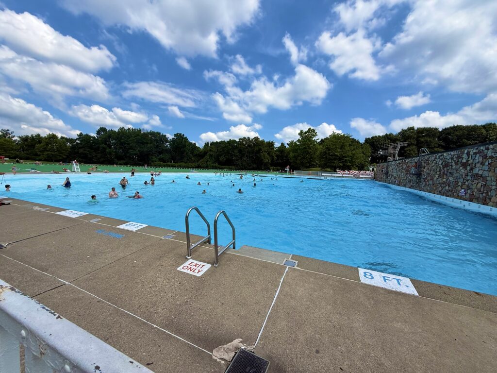 Settlers Cabin Wave pool